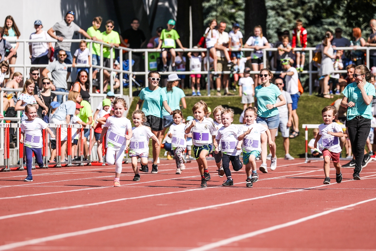 Poczuj radość z biegania i wystartuj w Kinder+Sport